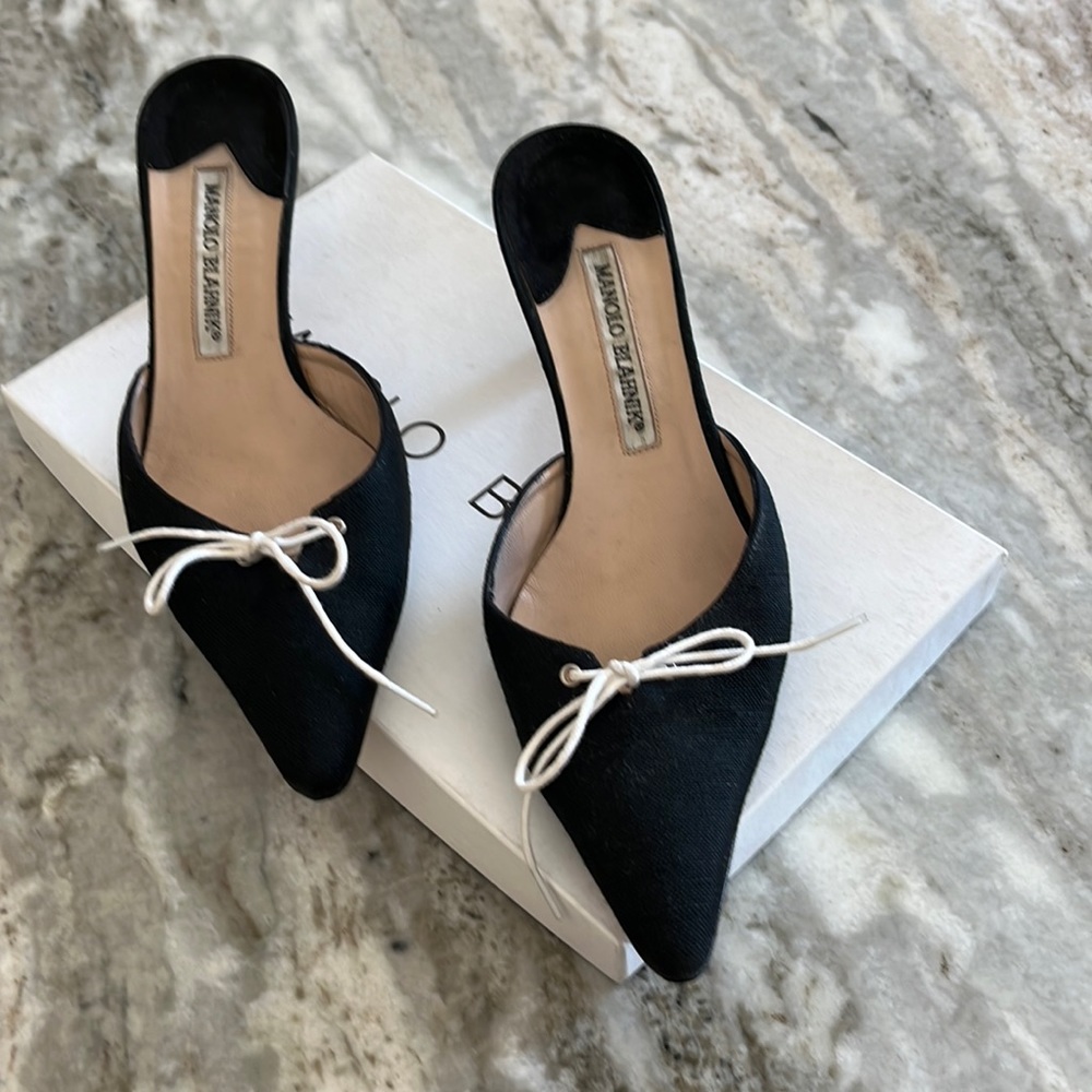 Beautiful linen slide with bow on toe